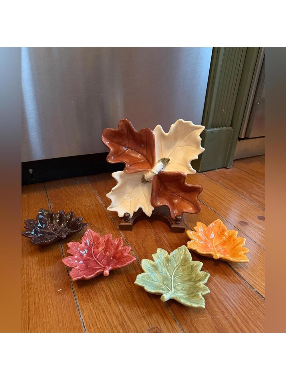 Vintage Oak & Maple Leaf candy/nut  dish w 4 handcrafted matching leaf plates.
